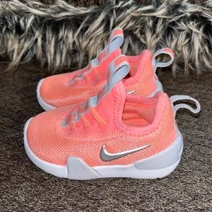 Toddler Nike sneakers 4c